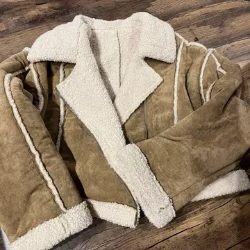 숏 기장 무스탕 자켓 아우터