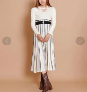 [새상품] REDYAZEL 데콜테 트임 라메 플리츠 니트 원피스