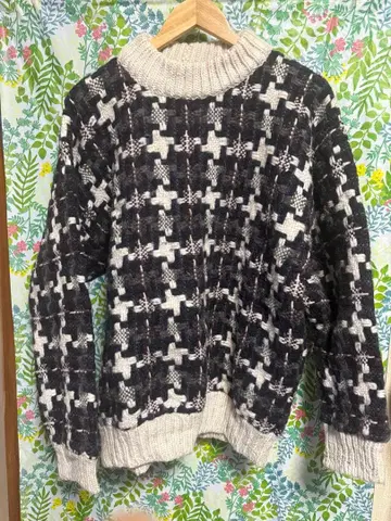 INDIAN WEAVINGS 하이넥 스웨터