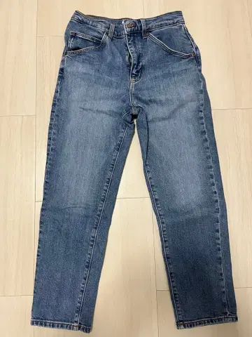 유니클로 슬라우치 진 S 사이즈 65 블루 (라이트 블루)