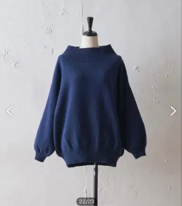 비어즐리 와이드 넥 풀오버 니트 네이비