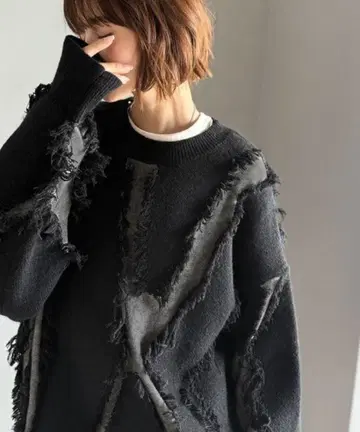 classicalelf 프린지 배색 오버 니트 (긴팔) 블랙