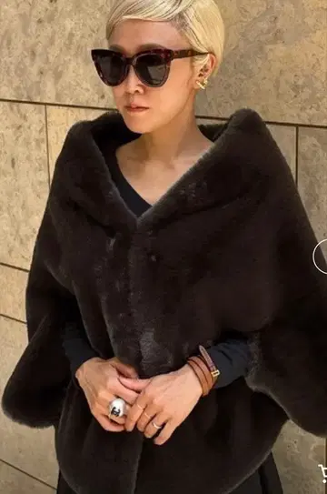 미사용 새상품 택 포함 JENNE 리치 볼륨 퍼 케이프 브라운