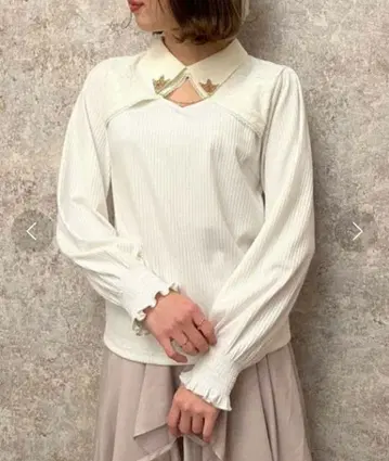 axes femme 체인 부착 컷 아웃 풀오버 화이트