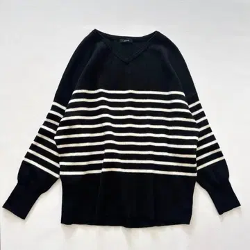 알아바일 울 보더 V넥 니트 모노톤