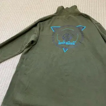 사이즈 L 하이넥 바디그로브 맨투맨 속기모 긴팔 카키