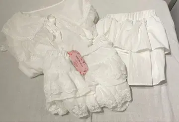 GRL SHEIN 화이트 프릴 블라우스와 스커트 세트 (함께 판매)