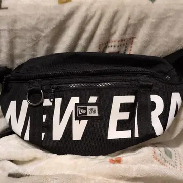 NEW ERA 바디백
