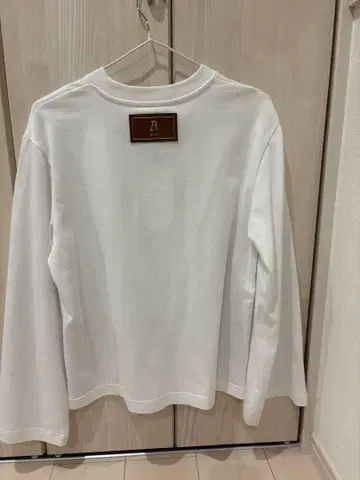 ZARA 화이트 긴팔 T셔츠