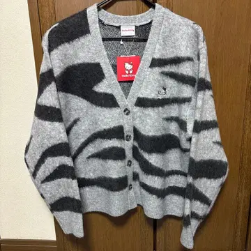 [새상품] 헬로키티 제브라 패턴 가디건 L 사이즈