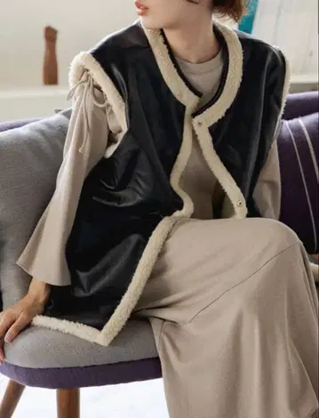 [ 미사용 새상품 ] Kastane 페이크 레더 리버서블 보아 베스트