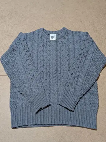 [ 사용 횟수 2회 ] 새상품급 그레이 케이블 짜임 긴팔 니트