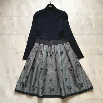 최근 엠즈 그레이시 니트 절개 하이넥 원피스 꽃 리본 40