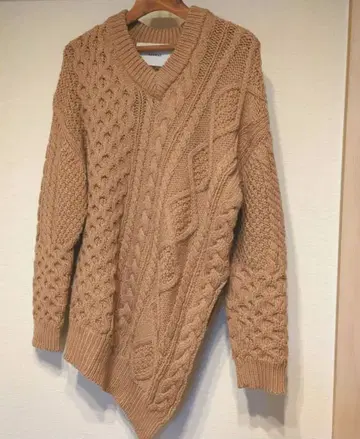 ADAWAS 베이지 아란 니트 V넥 스웨터