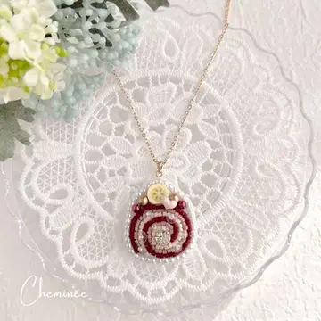 비즈 자수 크리스마스 스위츠 초코 바나나 롤케이크 목걸이