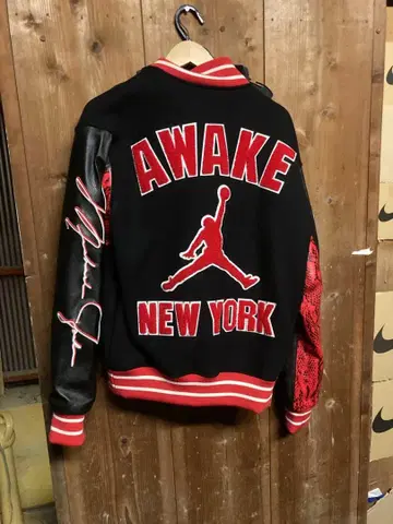 AWAKE 바시티 자켓 블랙/빨간색 사이즈 S