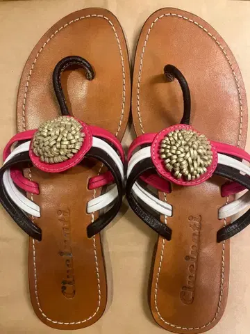 Cincinati 비즈 장식 플랫 가죽 샌들