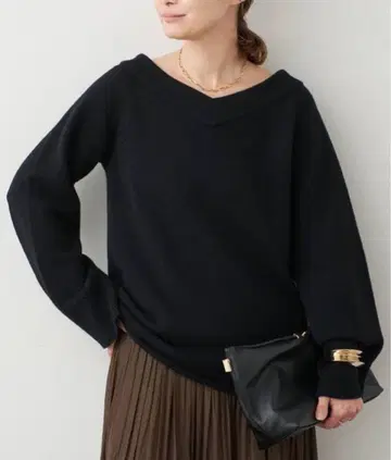 두 번째 클래스 미들 게이지 V넥 블랙 이번 시즌