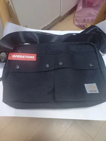 OPERATIONS 블랙 숄더백