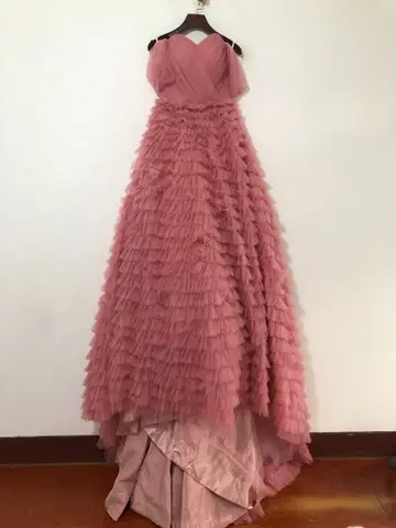 핑크 프릴 오프숄더 드레스