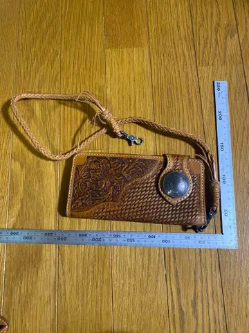 가죽 장지갑 엠보싱 가공 브라운