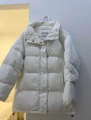 화이트 다운 자켓 M 사이즈