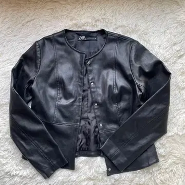 새상품급 ZARA 블랙 페이크 가죽 자켓 자라 USA-L