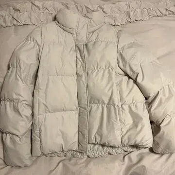 GU 화이트 다운 자켓 XL 사이즈
