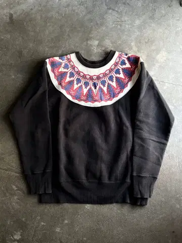 허니 스노우 패턴 스웨트 블랙