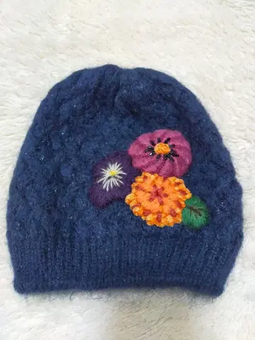 케이타 마루야마 꽃 자수 아플리케 니트 모자 네이비 모자