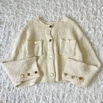 아파트바이 트위드 니트 숏 가디건 골드 버튼 라이트 베이지