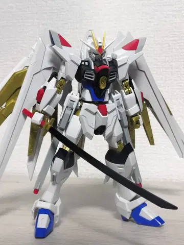 HG 마이티 스트라이크 프리덤