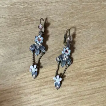 미하엘 네그린 꽃 모티브 귀걸이