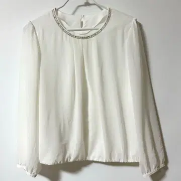 큰 사이즈 Lelian 레리안 비쥬 장식 긴팔 드레이프감 블라우스