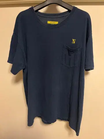 The BONEZ N 로고 네이비 T셔츠