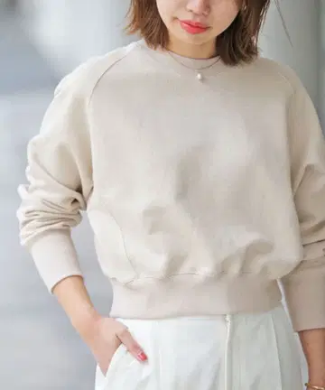 latotalite 라토타리테 프티 맨투맨 풀오버 베이지