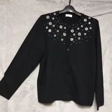 GUEST 비쥬 장식 블랙 가디건