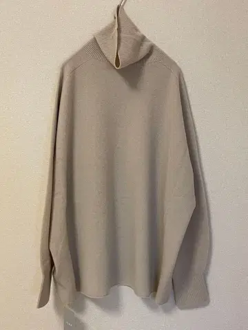 새상품 Fine 뉴질랜드 울 하이넥 풀오버 이에나 베이지 니트