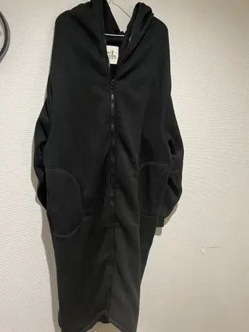 Gothic 후드티 블랙 antiqua