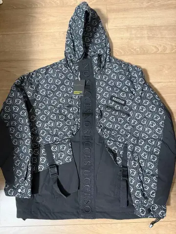 미사용 새상품(택 포함) Christian Milada 다운 자켓