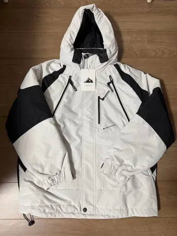 미사용 새상품 다운 자켓 상세 불명