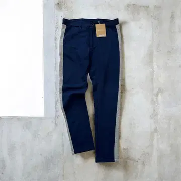 네이비 슬림핏 캐주얼 팬츠