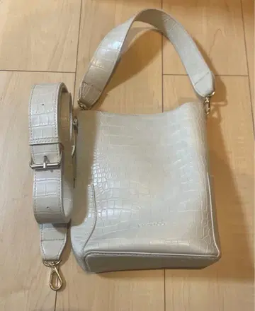 RANDEBOO 숄더백 악어 무늬 White