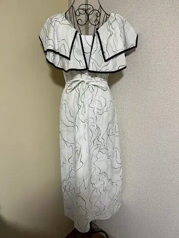 봄/여름 스나이델 파이핑 프릴 원피스