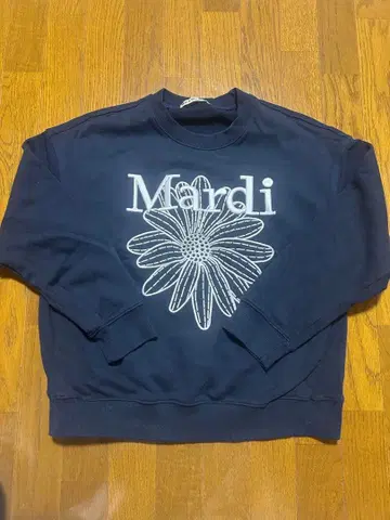 Mardi 플라워 자수 네이비 트레이닝복