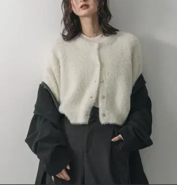 라메 샤기 크롭 가디건 센스 오브 플레이스 이번 시즌