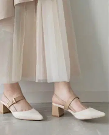 RANDA 골드 파츠 백 스트랩 펌프스