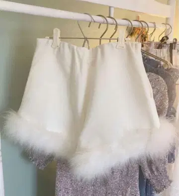 [택 포함 새상품] 페더 숏팬츠 Datura