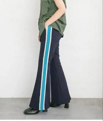 KBF 트랙 팬츠 네이비 플레어 팬츠 사이드 스트라이프