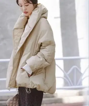 미사용 새상품 NOBLE 숏 다운 자켓 베이지